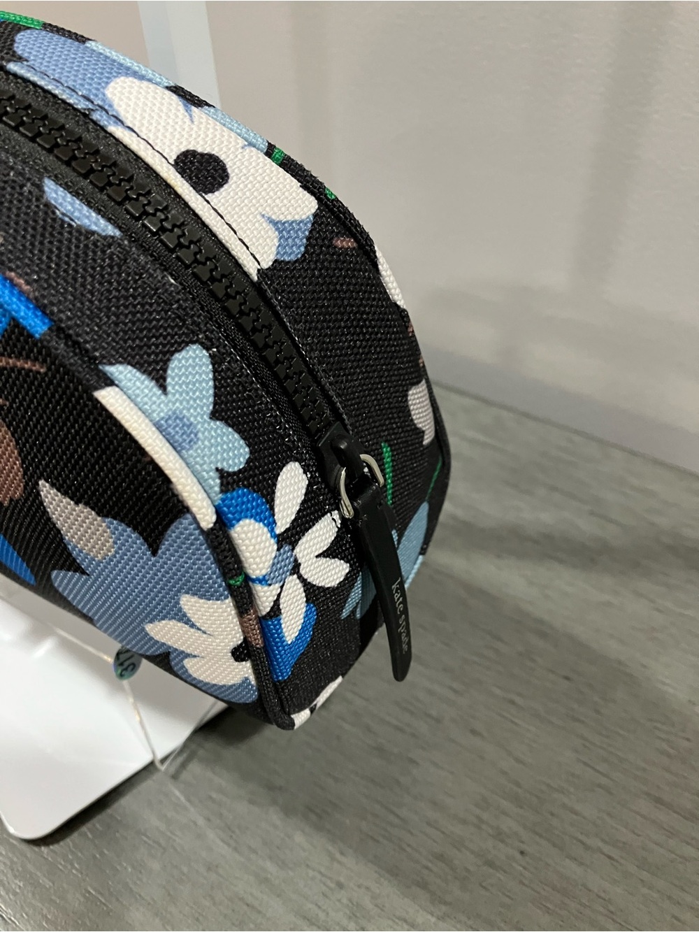 Kate Spade Floral Zip Cosmetic Pouch NWOT - Picture 5 of 8